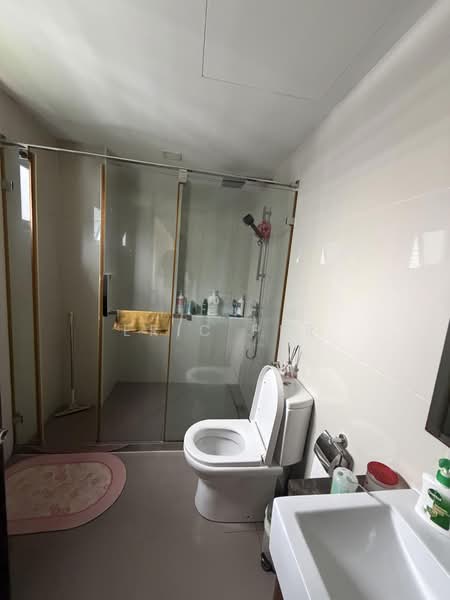 Kondominium untuk Dijual di Royalle Condominium - Eric Per - Bathroom - PropertyGuru.com.my