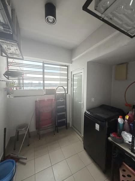 Kondominium untuk Dijual di Royalle Condominium - Eric Per - Balcony - PropertyGuru.com.my