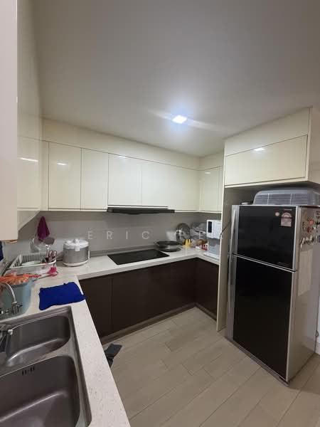 Kondominium untuk Dijual di Royalle Condominium - Eric Per - Kitchen - PropertyGuru.com.my