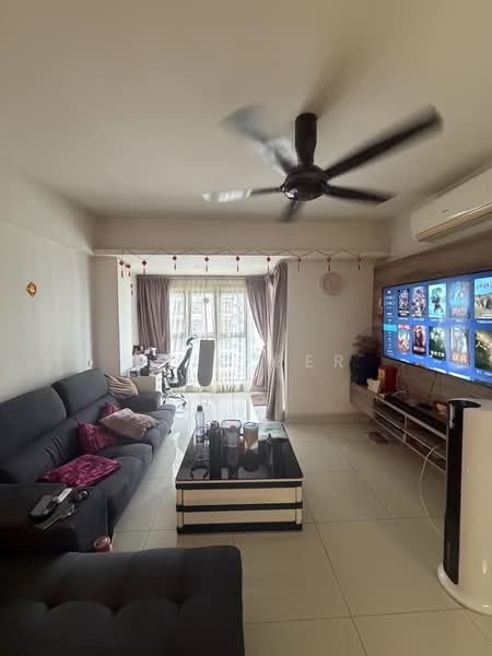 Kondominium untuk Dijual di Royalle Condominium - Eric Per - Living Room - PropertyGuru.com.my