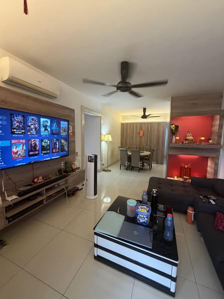 Kondominium untuk Dijual di Royalle Condominium - Eric Per - Living Room - PropertyGuru.com.my