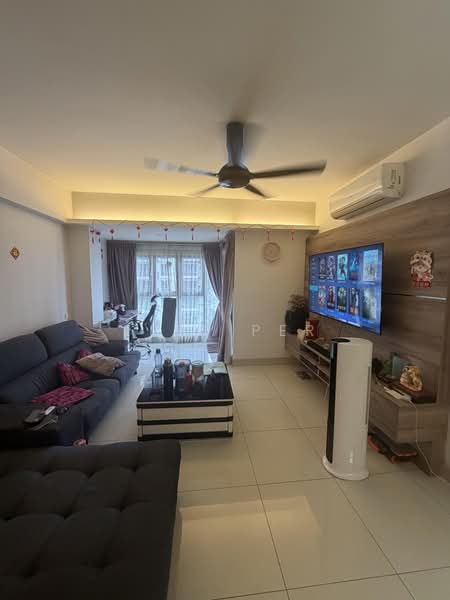 Kondominium untuk Dijual di Royalle Condominium - Eric Per - Living Room - PropertyGuru.com.my