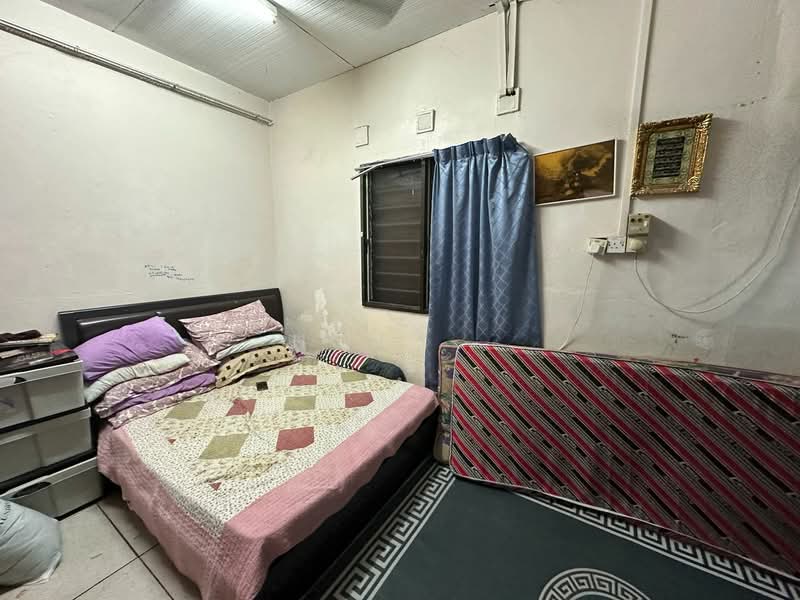 Rumah Teres 1 Tingkat untuk Dijual di Sungai Nibong (Bayan Lepas) - Hong . - Bedroom - PropertyGuru.com.my