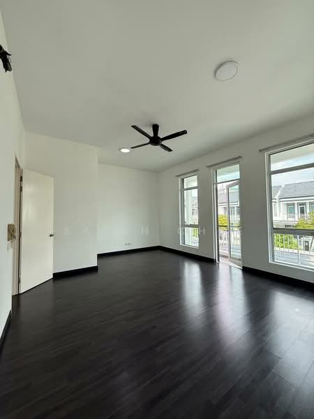 Rumah Teres 2 Tingkat untuk Dijual di Eco Majestic (Semenyih) - Sarah Chee - Living Room - PropertyGuru.com.my