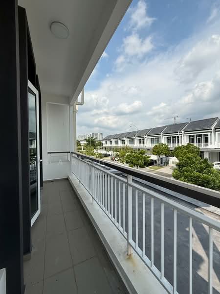 Rumah Teres 2 Tingkat untuk Dijual di Eco Majestic (Semenyih) - Sarah Chee - Balcony - PropertyGuru.com.my