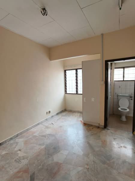 Rumah Teres 2 Tingkat untuk Disewa di Taman Sri Bintang (Kepong) - Eric Per - Bathroom - PropertyGuru.com.my