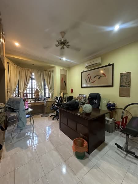 Rumah Banglo untuk Dijual di Kampung Sri Ampang (Ipoh) - Levi Chong - Study - PropertyGuru.com.my