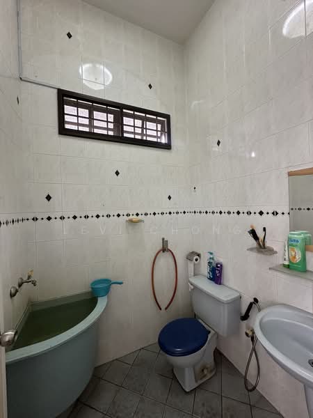 Rumah Banglo untuk Dijual di Kampung Sri Ampang (Ipoh) - Levi Chong - Bathroom - PropertyGuru.com.my