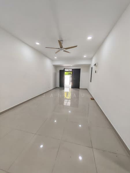 Rumah Teres 1 Tingkat untuk Dijual di Taman Puteri Wangsa (Ulu Tiram) - JAN AU - Living Room - PropertyGuru.com.my