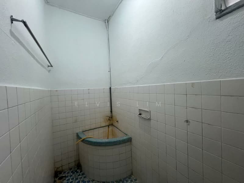 Terraced House for Rent in Taman Siakap (Perai) - Elvis Lim - Bathroom - PropertyGuru.com.my