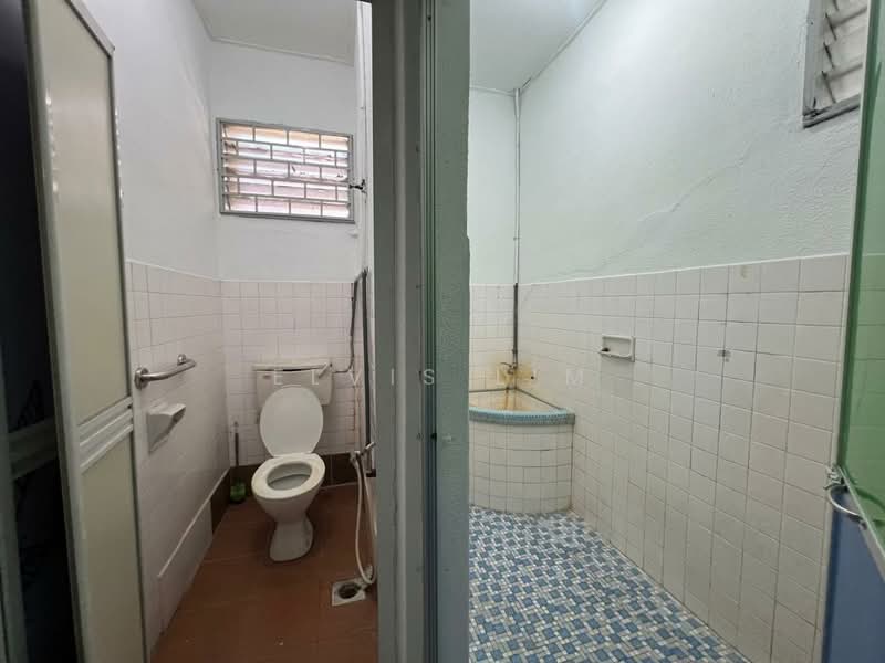 Terraced House for Rent in Taman Siakap (Perai) - Elvis Lim - Bathroom - PropertyGuru.com.my