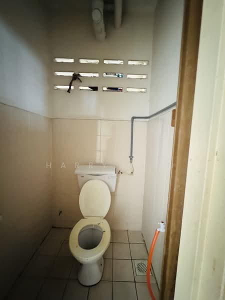 Pangsapuri untuk Dijual di Pangsapuri Angsana - Harry Chin - Bathroom - PropertyGuru.com.my