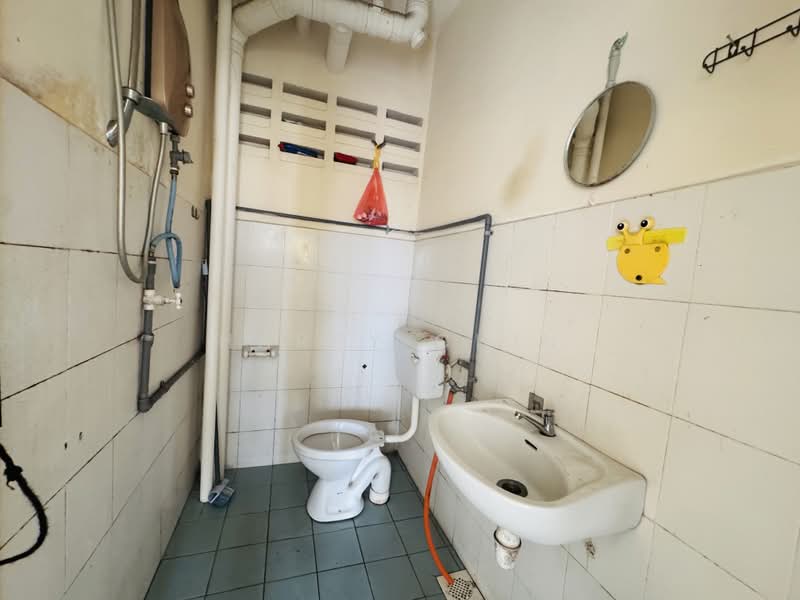 Pangsapuri untuk Dijual di Pangsapuri Angsana - Harry Chin - Bathroom - PropertyGuru.com.my
