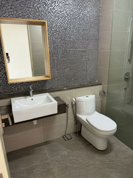Servis Apartment untuk Dijual di Nova Saujana - Calvin Tan - Bathroom - PropertyGuru.com.my