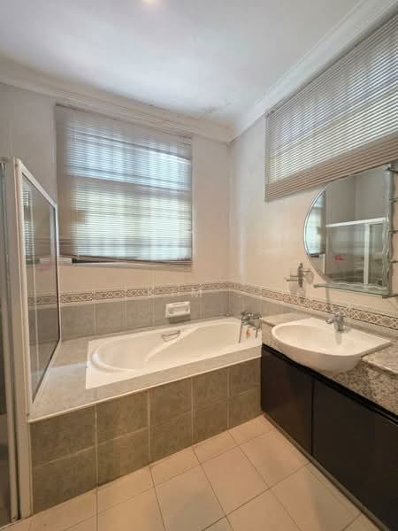 Semi-Detached House for Rent in Taman Impian Emas (Skudai) - Kim . - Bathroom - PropertyGuru.com.my
