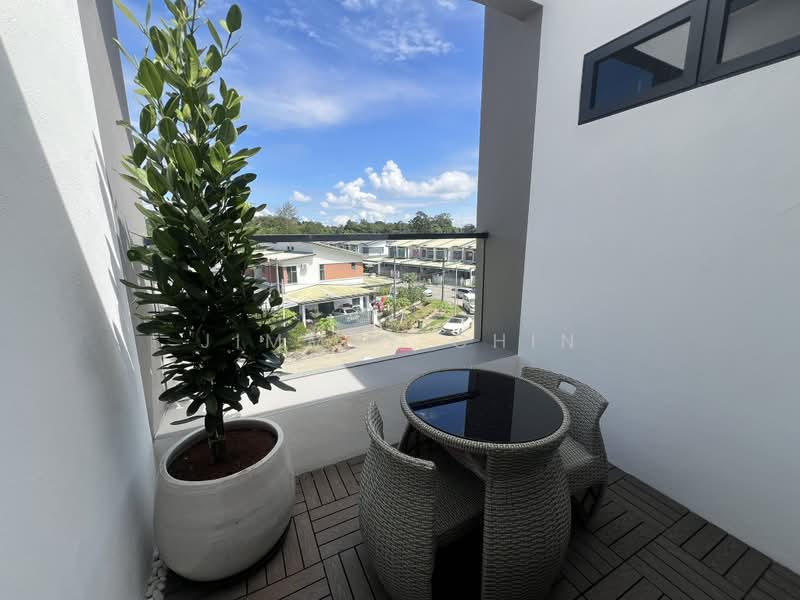 Townhouse for Sale in Siburan (Kuching) - Jimmyy Chin - Balcony - PropertyGuru.com.my