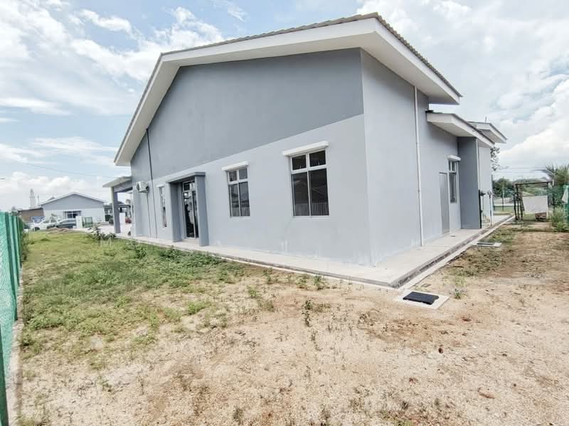 Semi-Detached House for Sale in Perkampungan Seri Damai Aman (Kuantan) - Mohammad Azizi - PropertyGuru.com.my