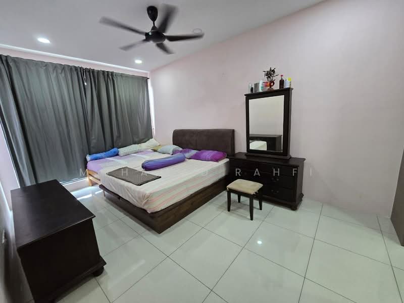 Service Residence for Sale at 8Scape Residence @ Sutera - Mohamad Rahfi - Bedroom - PropertyGuru.com.my