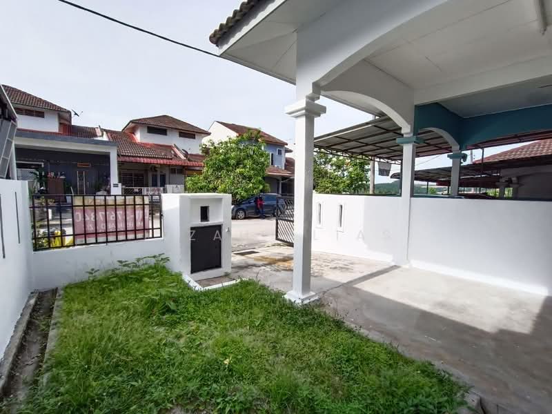1-storey Terraced House for Sale in Puncak Alam (Selangor) - Izzah Alias - Exterior - PropertyGuru.com.my
