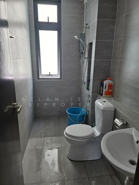 Service Residence for Sale at 8Scape Residence @ Sutera - Azlan Ismail aiproperty - Bathroom - PropertyGuru.com.my