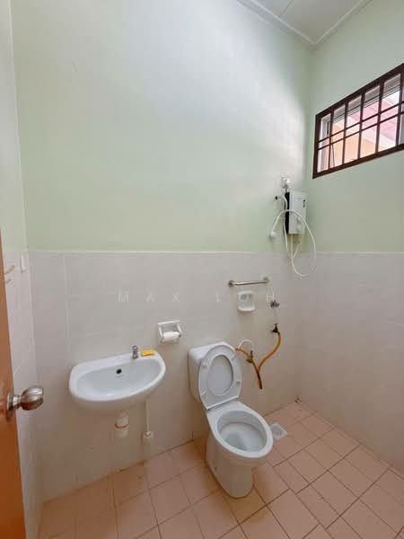1-storey Terraced House for Sale in Taman Daiman Jaya (Kota Tinggi) - Max Loh - Bathroom - PropertyGuru.com.my