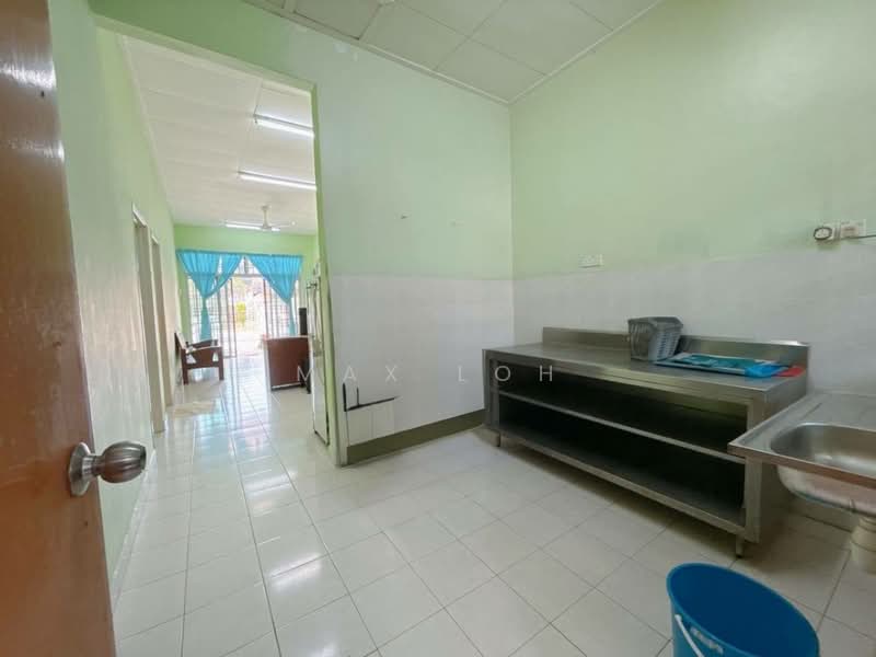 1-storey Terraced House for Sale in Taman Daiman Jaya (Kota Tinggi) - Max Loh - Kitchen - PropertyGuru.com.my