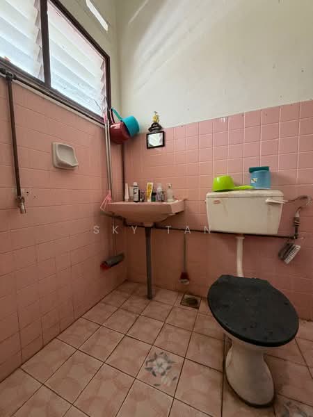 Rumah Teres 2 Tingkat untuk Dijual di Taman Sentosa (Johor Bahru) - Sky Tan - Bathroom - PropertyGuru.com.my