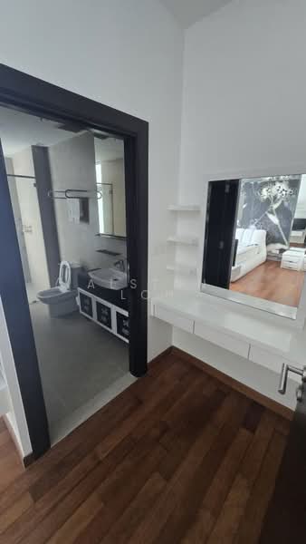 Kondominium untuk Dijual di Gurney Paragon - Alston Loh - Bathroom - PropertyGuru.com.my