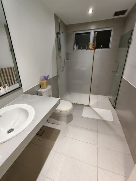 Servis Apartment untuk Dijual di Koi Kinrara - Eric Lau Mun Chung - Bathroom - PropertyGuru.com.my