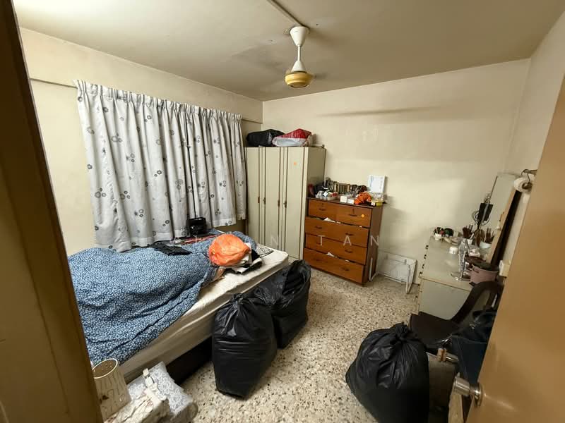 Rumah Flat untuk Dijual di Flat PKNS Seksyen 19 - Vivan Tan - Bedroom - PropertyGuru.com.my