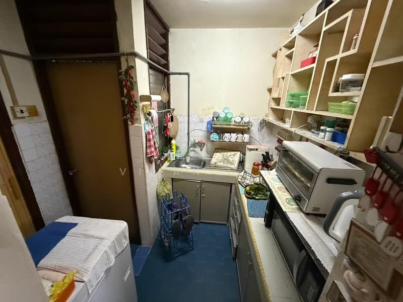 Rumah Flat untuk Dijual di Flat PKNS Seksyen 19 - Vivan Tan - Kitchen - PropertyGuru.com.my