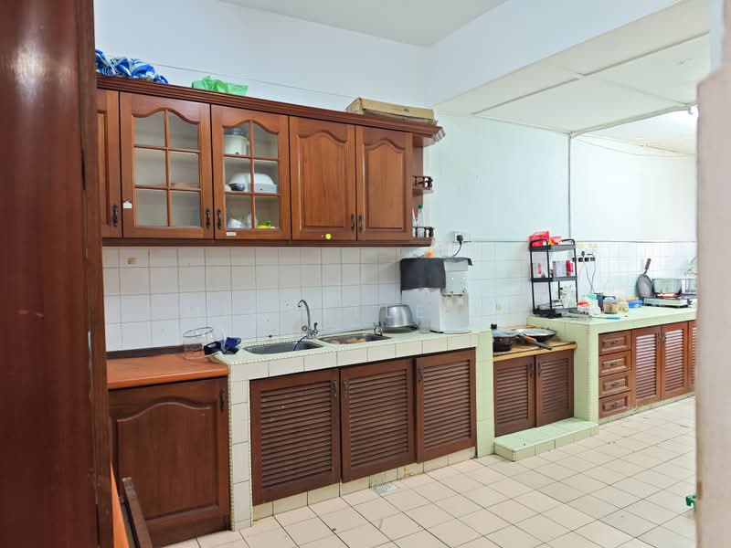 2-storey Terraced House for Sale in Usj 1 (Subang Jaya) - Michelle Ng - Kitchen - PropertyGuru.com.my