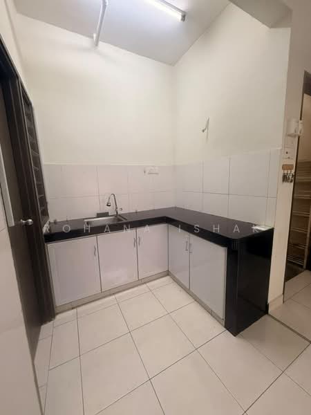 Pangsapuri untuk Disewa di Residensi Warnasari 2 - Rohana Ishak - Kitchen - PropertyGuru.com.my