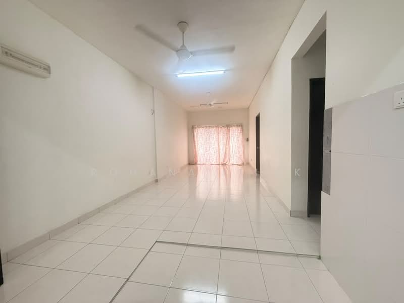 Pangsapuri untuk Disewa di Residensi Warnasari 2 - Rohana Ishak - Living Room - PropertyGuru.com.my
