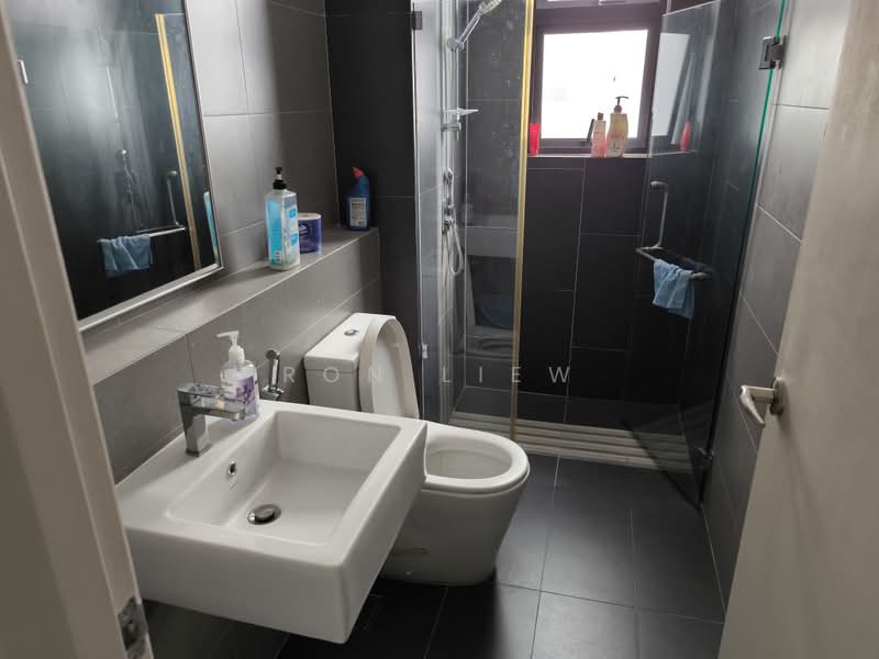 Servis Apartment untuk Disewa di 8 Kinrara - Ron Liew - Bathroom - PropertyGuru.com.my
