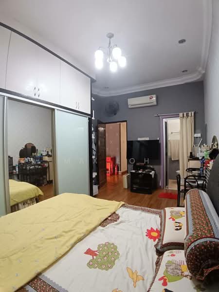 Rumah Teres 1 Tingkat untuk Dijual di Taman Molek (Johor Bahru) - Max Loh - Bedroom - PropertyGuru.com.my