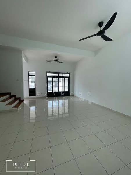 Rumah Teres 2 Tingkat untuk Disewa di Kota Bayuemas (Klang) - Raymond Cheng - Living Room - PropertyGuru.com.my