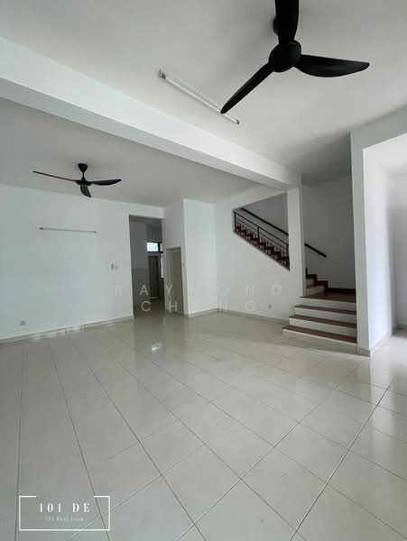 Rumah Teres 2 Tingkat untuk Disewa di Kota Bayuemas (Klang) - Raymond Cheng - Living Room - PropertyGuru.com.my