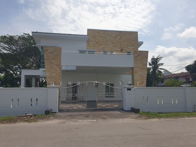 Bungalow for Sale in Taman Sungai Abong (Muar) - Derrick Yee - Exterior - PropertyGuru.com.my