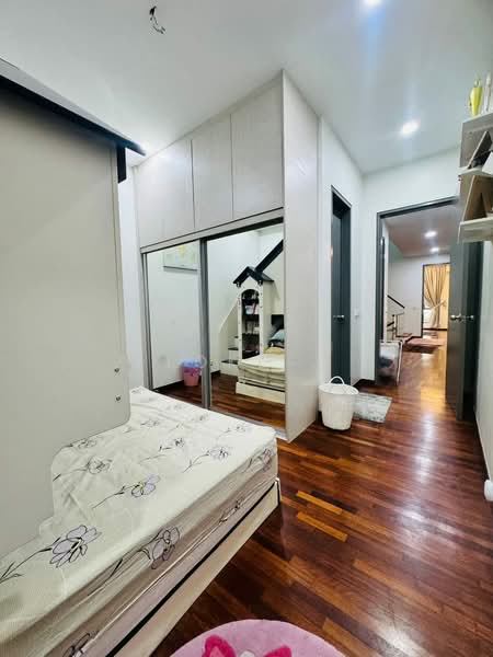 Rumah Berkembar untuk Dijual di Setia Utama (Setia Alam) - Loke . - Corridor - PropertyGuru.com.my