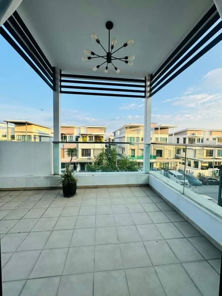 Rumah Berkembar untuk Dijual di Setia Utama (Setia Alam) - Loke . - Balcony - PropertyGuru.com.my