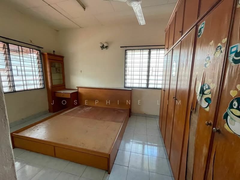 1.5-storey Terraced House for Sale in Taman Perwira Indah (Simpang Ampat) - Josephine Lim - Bedroom - PropertyGuru.com.my
