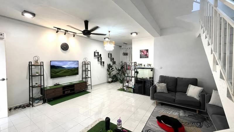 2-storey Terraced House for Sale in Bandar Baru Bukit Beruntung (Serendah) - Steven Lee - Living Room - PropertyGuru.com.my