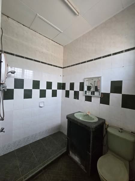 Rumah Teres 2 Tingkat untuk Disewa di Taman Sri Segambut (Segambut) - Alex Lee - Bathroom - PropertyGuru.com.my
