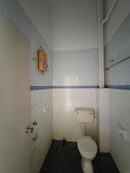 Rumah Teres 2 Tingkat untuk Disewa di Taman Sri Segambut (Segambut) - Alex Lee - Bathroom - PropertyGuru.com.my