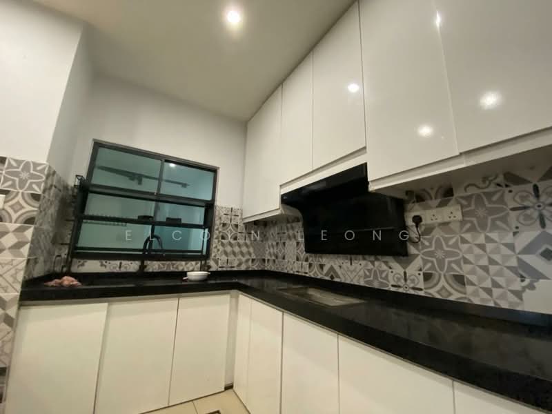 Servis Apartment untuk Disewa di 8 Kinrara - Elcoln Leong - Kitchen - PropertyGuru.com.my