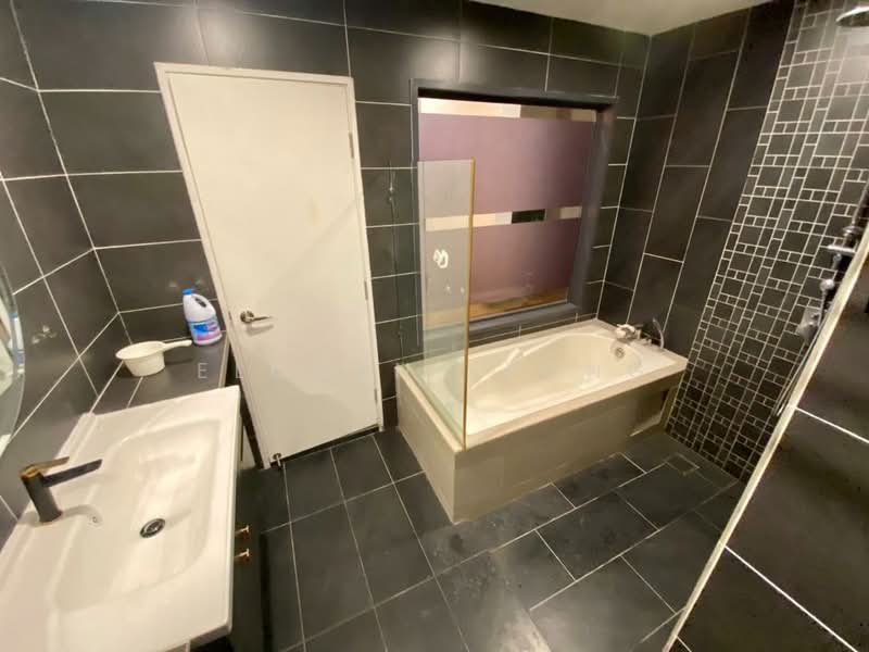 Servis Apartment untuk Disewa di 8 Kinrara - Elcoln Leong - Bathroom - PropertyGuru.com.my