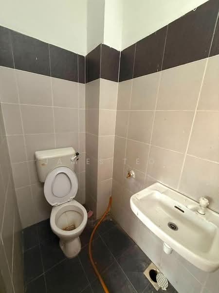 Rumah Teres 2 Tingkat untuk Dijual di Taman Klang Indah (Klang) - James Teoh - Bathroom - PropertyGuru.com.my