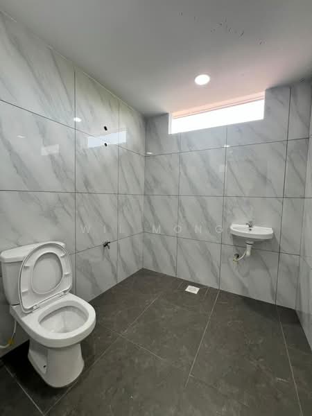 2-storey Terraced House for Sale in Taman Sri Putri (Kulai) - Wil Mong - Bathroom - PropertyGuru.com.my