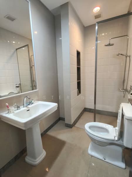 Kondominium untuk Dijual di Quayside Seafront Resort Condominiums - Aster Ng - Bathroom - PropertyGuru.com.my